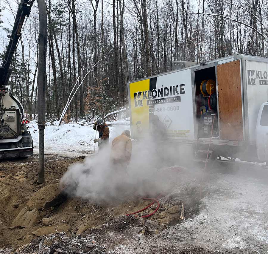 Camion avec jetter pour déglaçage et déblocage